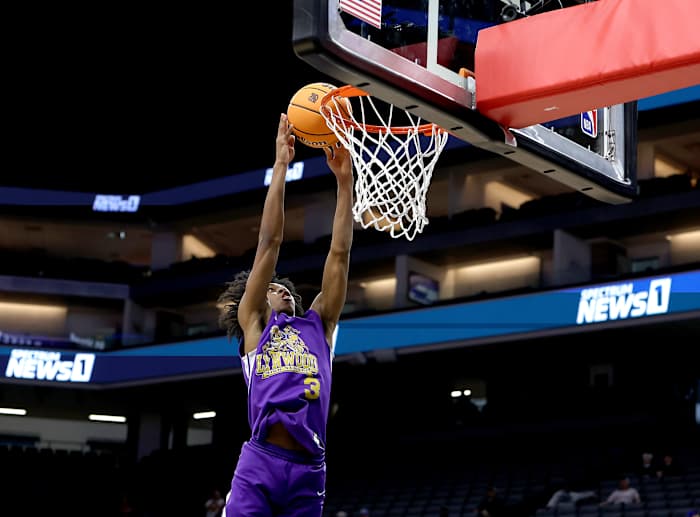Chace Holley (3) goes up high in the state finals last season at the Golden 1 Center in Sacramento.